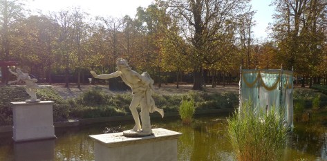 02-Tuileries_Baldaquin_statues
