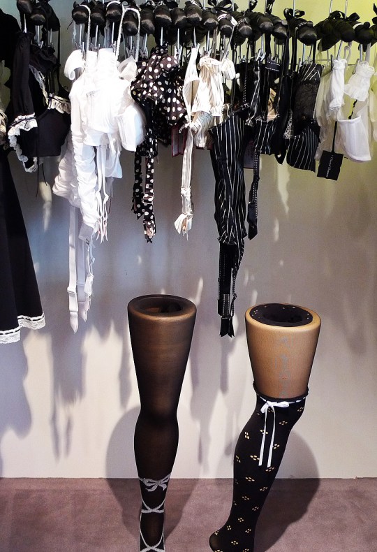 Bas Fantaisie Jarretelle CHANTAL THOMASS Noir Et Couleurs Motif Fleurs - 20 Deniers - Neuf Avec étiquettes