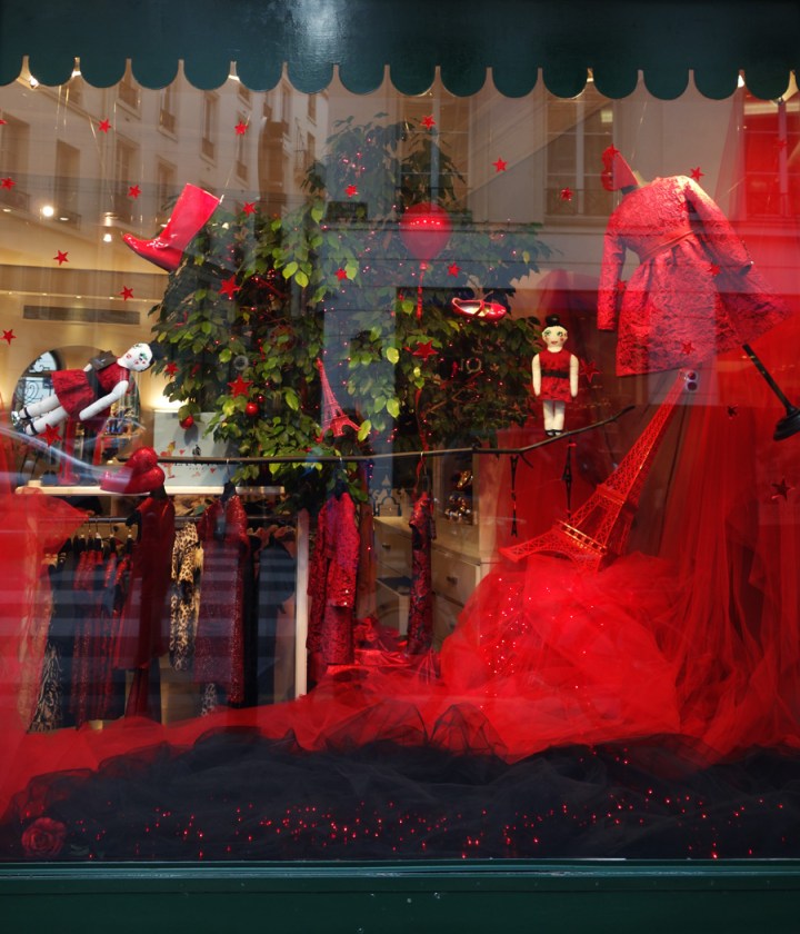 Baby-Tuileries-Vitrine-Lanvin-Petite-Rouge-1
