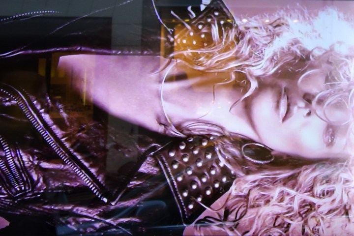 Kate-Moss-apparition-Paris-Colette