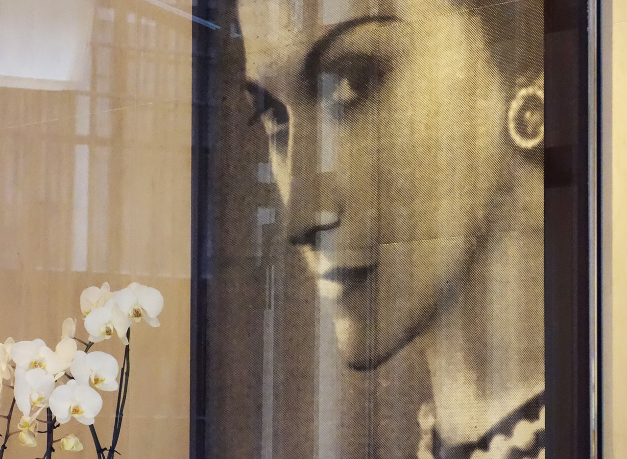 Chanel-vitrine-rue-Cambon-00_gabrielle_coco