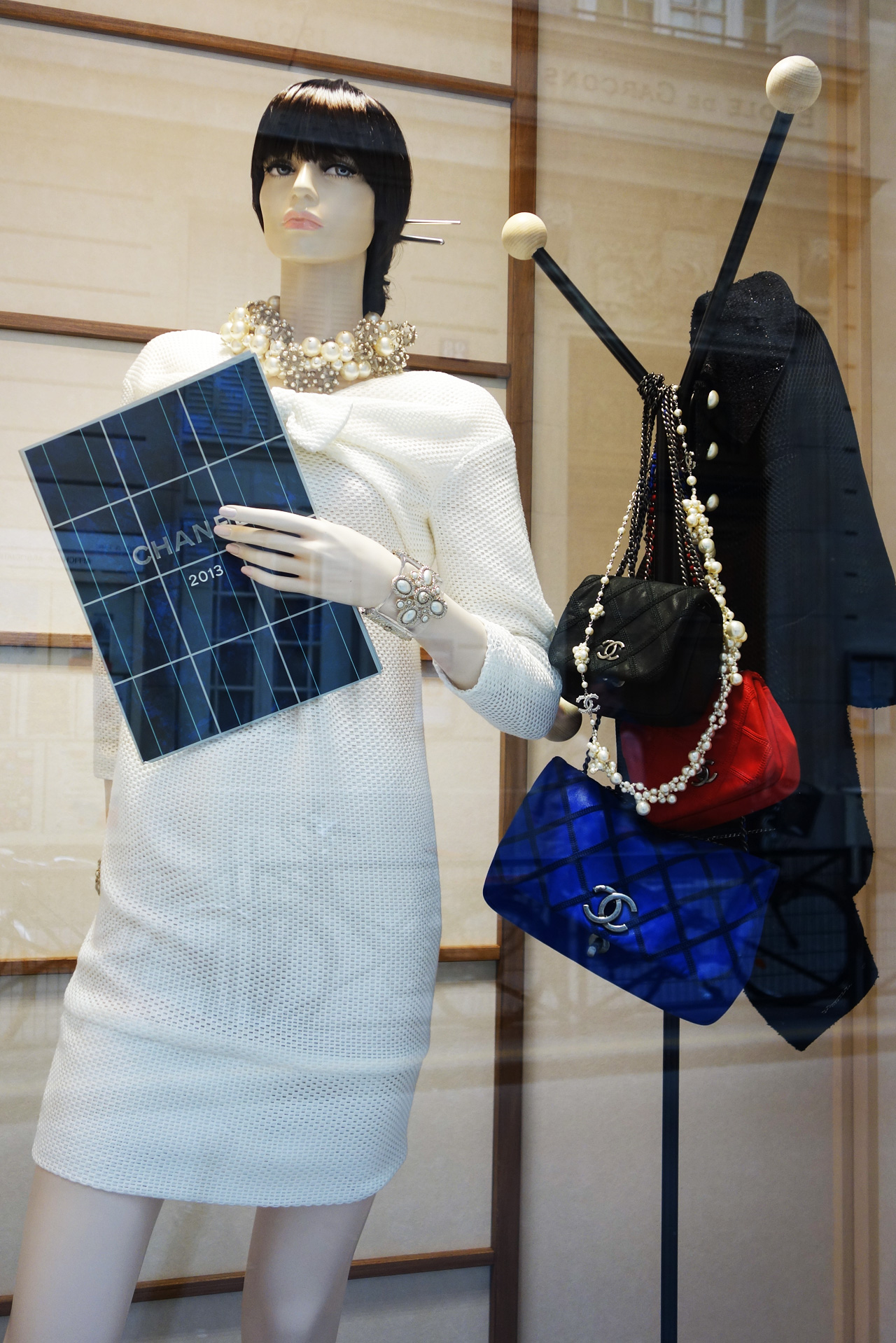 Chanel-vitrine-rue-Cambon-11