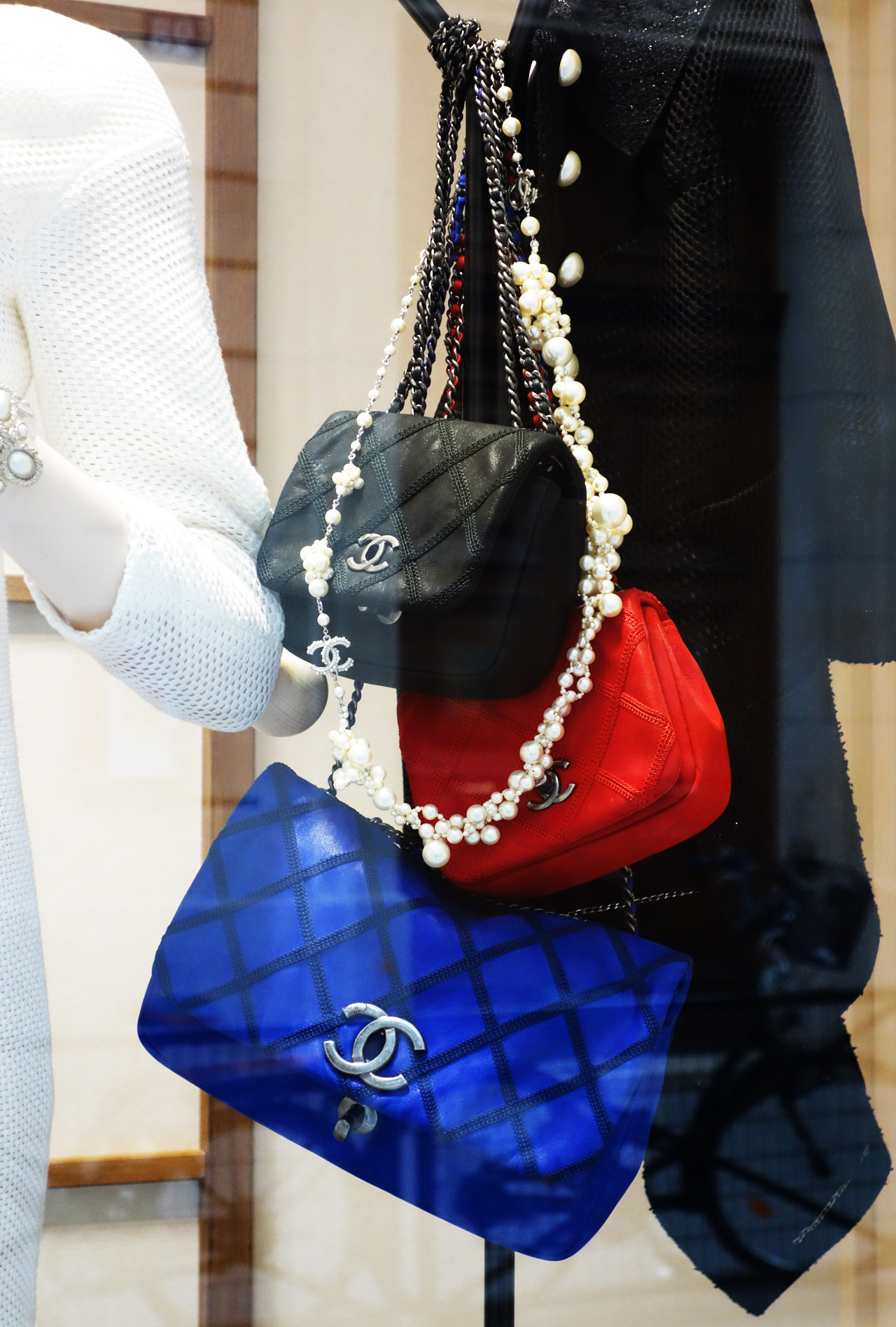Chanel-vitrine-rue-Cambon-12