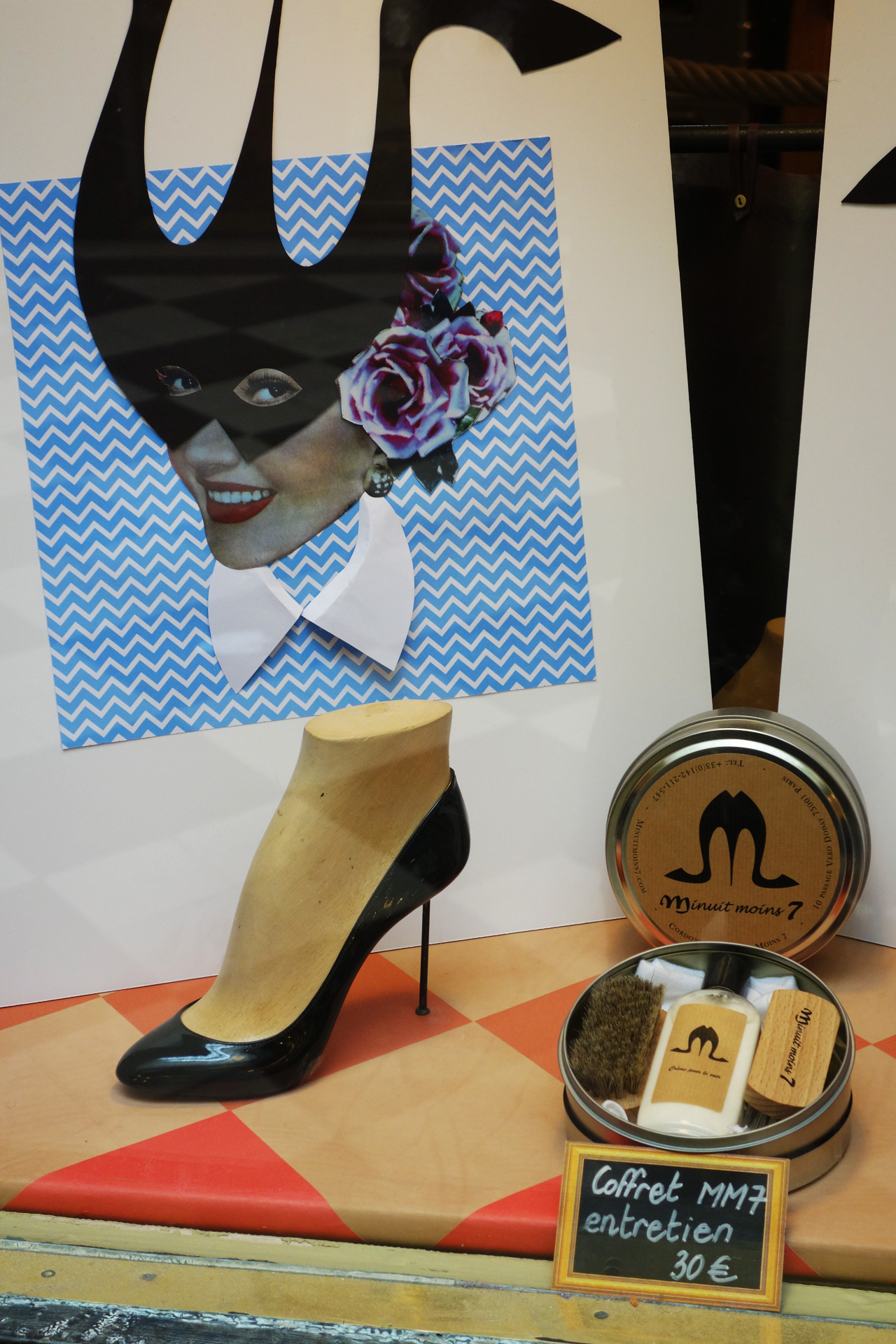 minuit-moins-7-cordonnerie-vitrine-coffret