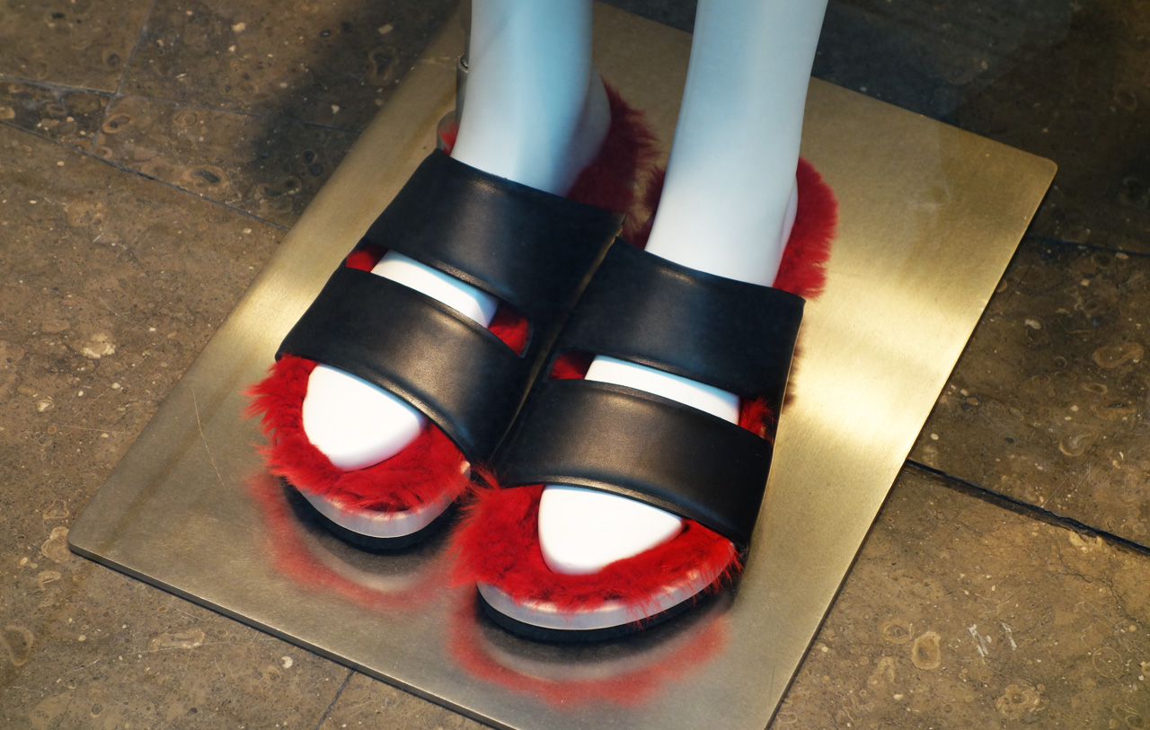 Sandales-Celine-fourrure-Colette