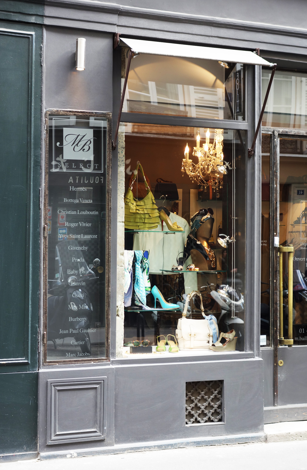 03_MB-select-Boutique-vitrine-gauche