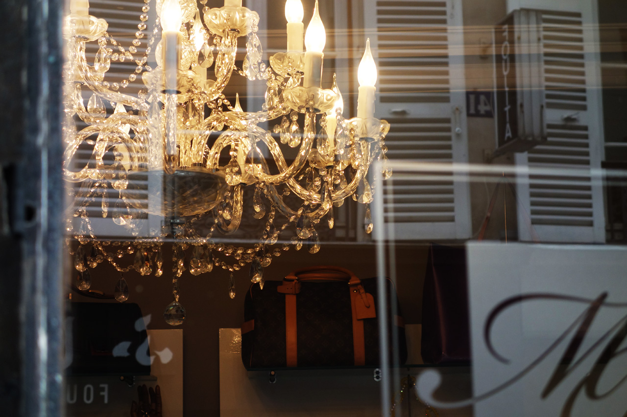 15_MB-select-Boutique-vitrine-lustre