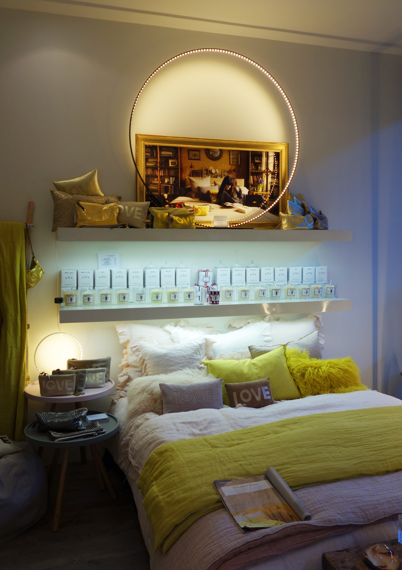 Maison-de-Vacances-lit-lampe