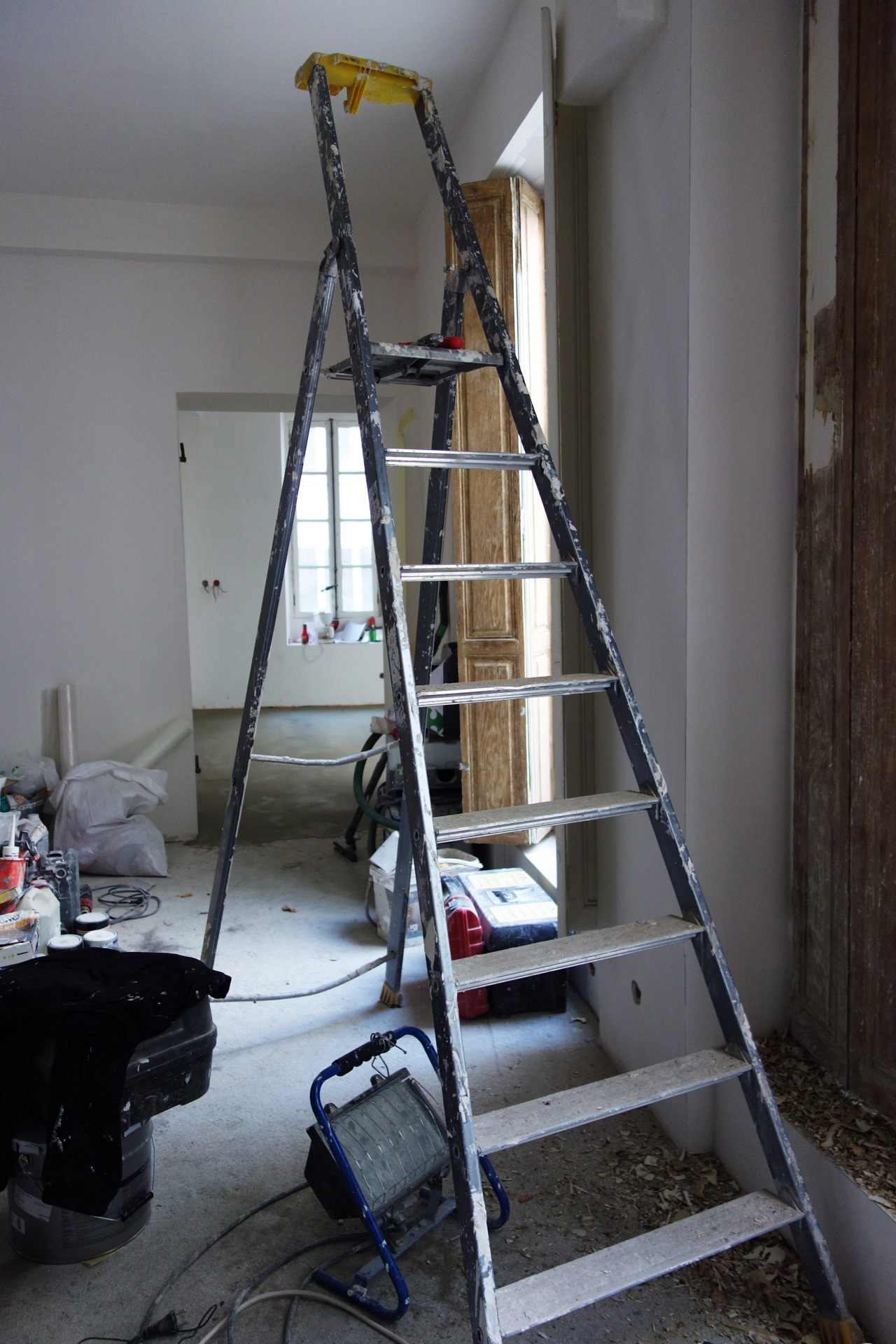 11-10-bureau-escabeau