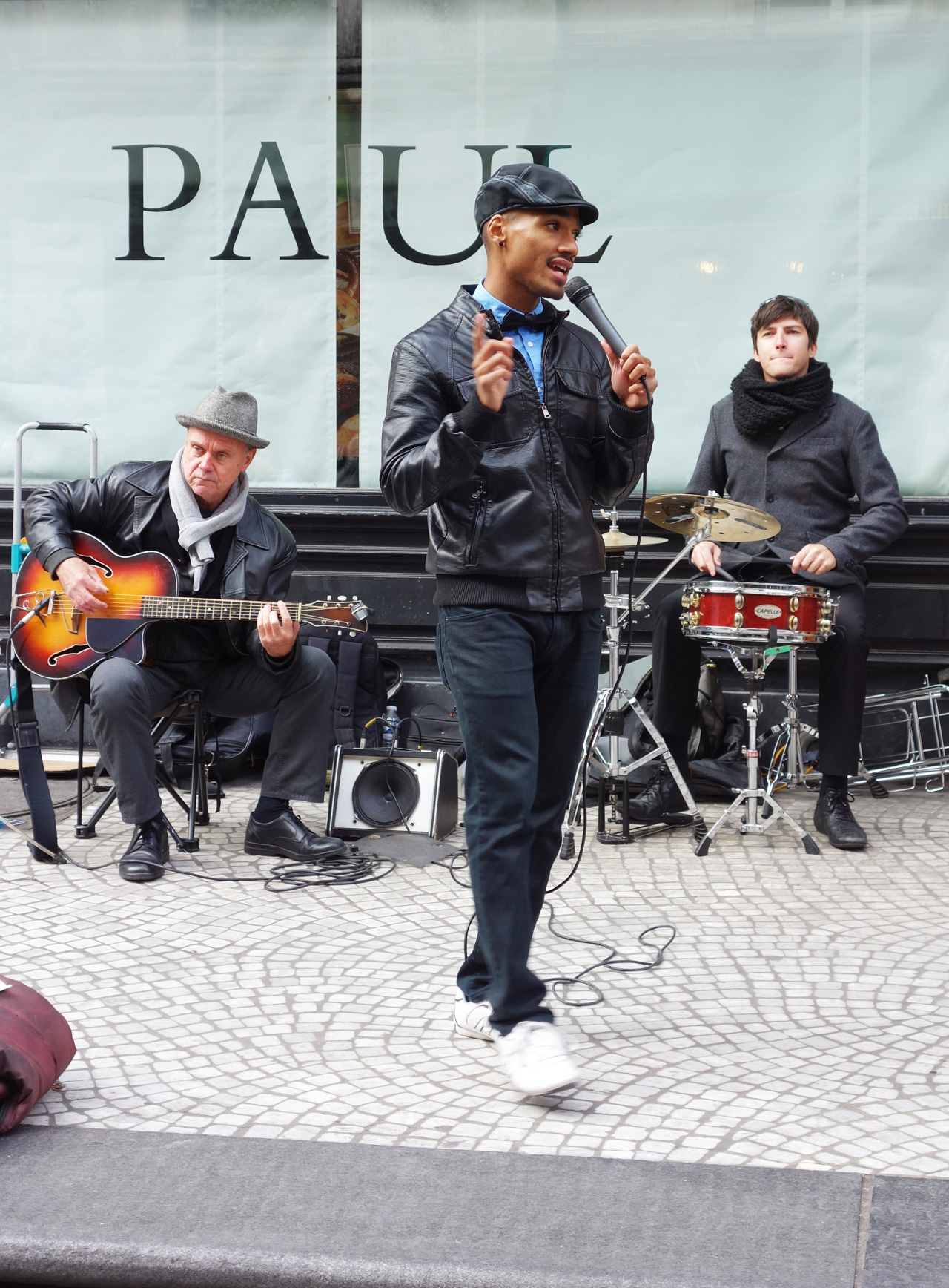 *rue-montorgueil-dimanche-band-crooner