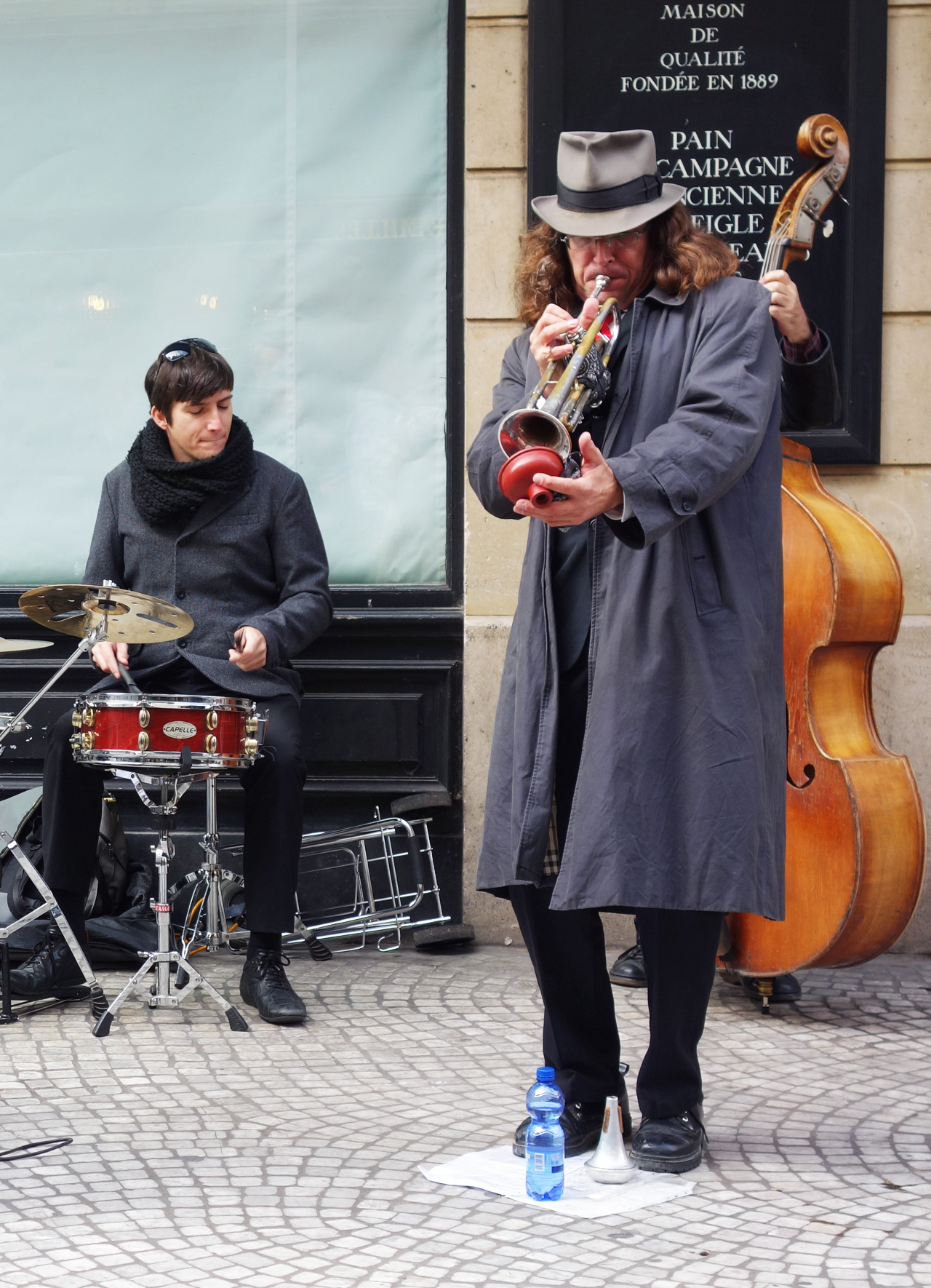 *rue-montorgueil-dimanche-trompette