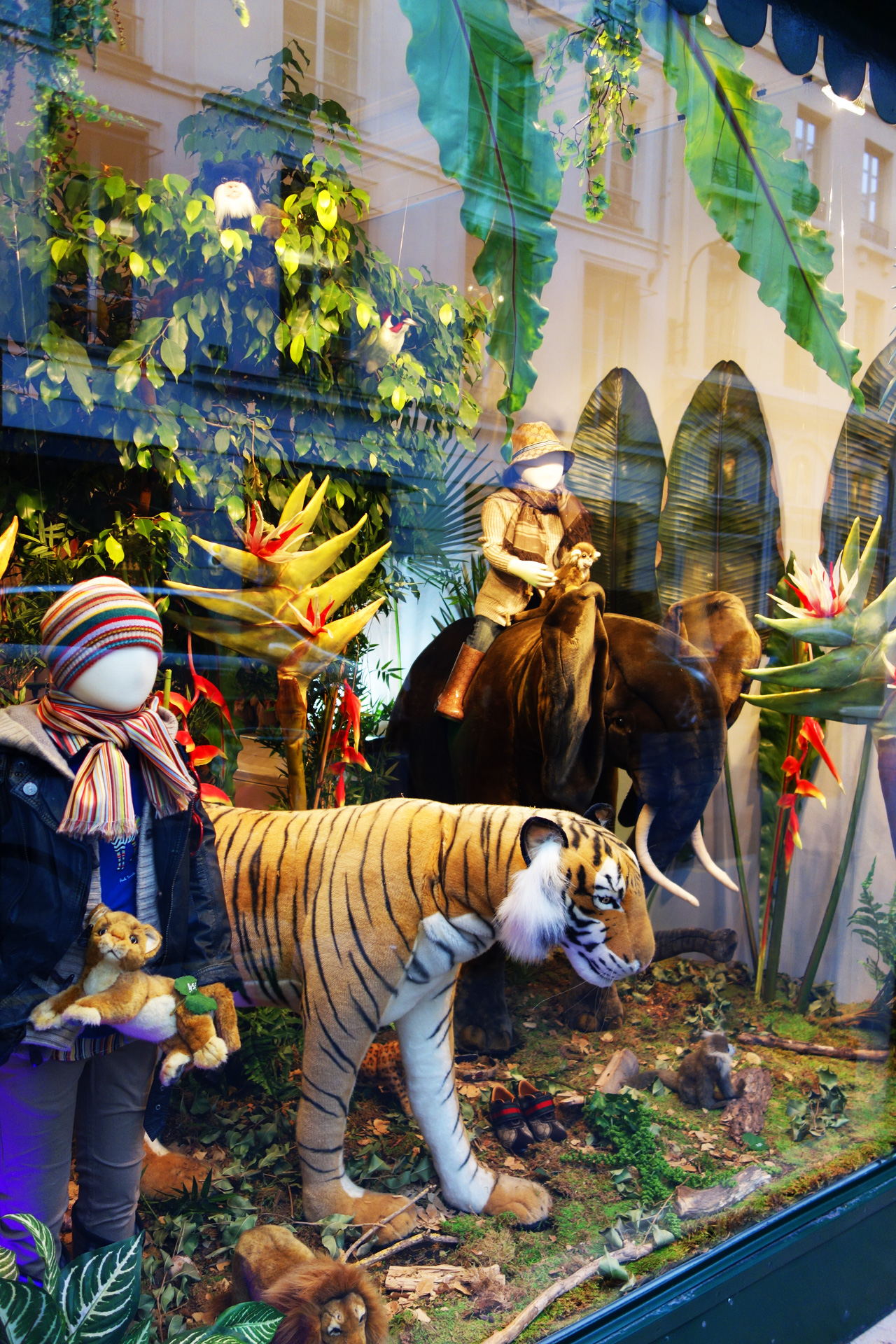 Baby-Tuileries-vitrines-noel-2013-jungle-2