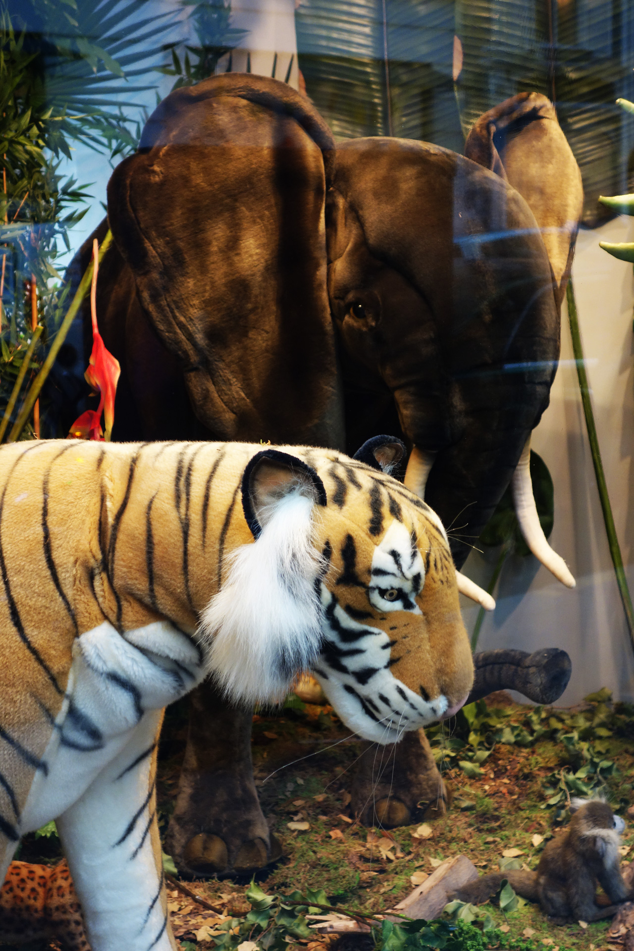 Baby-Tuileries-vitrines-noel-2013-jungle-tigre-elephant