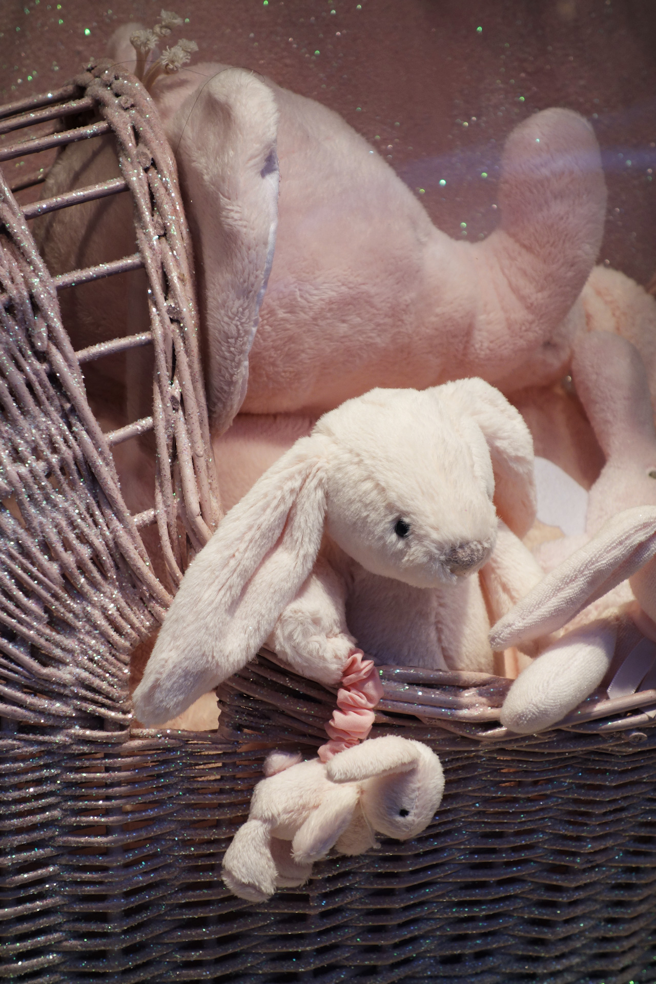 Baby-Tuileries-vitrines-noel-2013-rose-lapin-mini