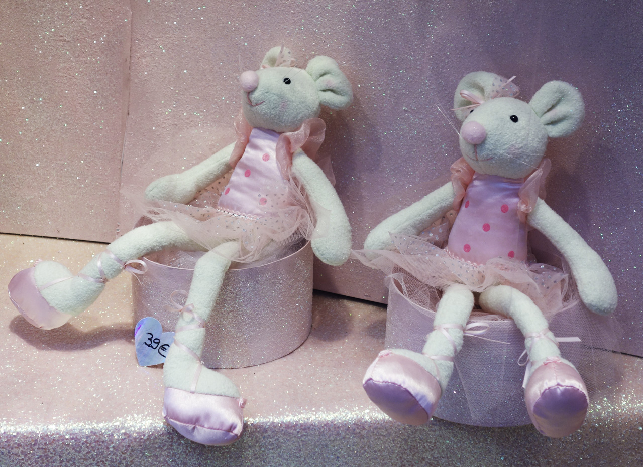 Baby-Tuileries-vitrines-noel-2013-rose-souris-ballerines