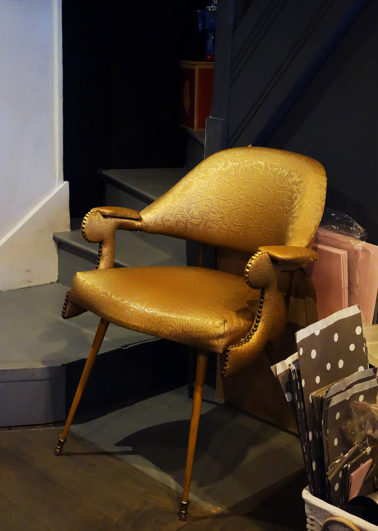 Pois-plume-boutique-escalier