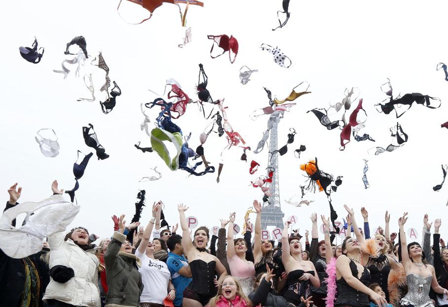 Pink Bra Bazaar lancer