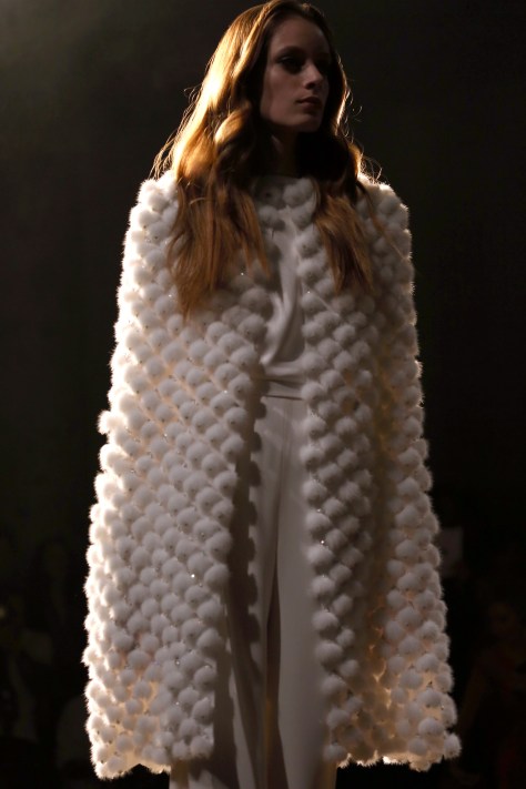Ralph-&-Russo-AW15-manteau-cape-ELO